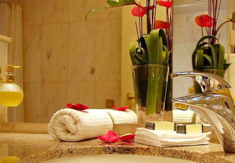 Courtyard By Marriott Hamburg Airport Hotell Exteriör bild