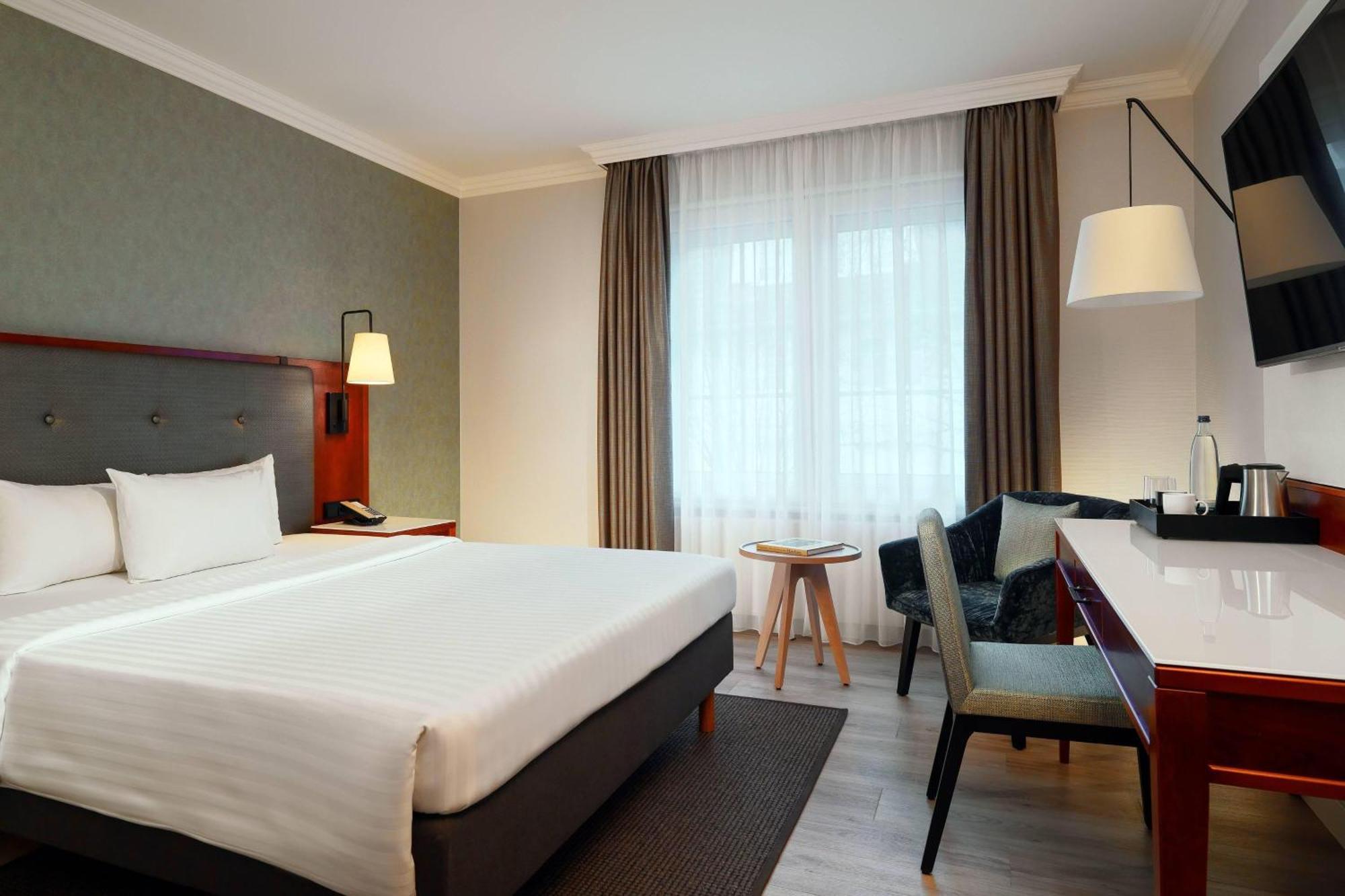 Courtyard By Marriott Hamburg Airport Hotell Exteriör bild