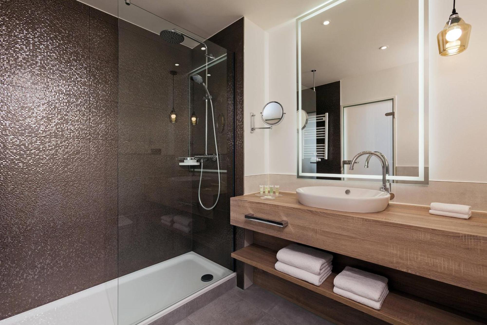 Courtyard By Marriott Hamburg Airport Hotell Exteriör bild