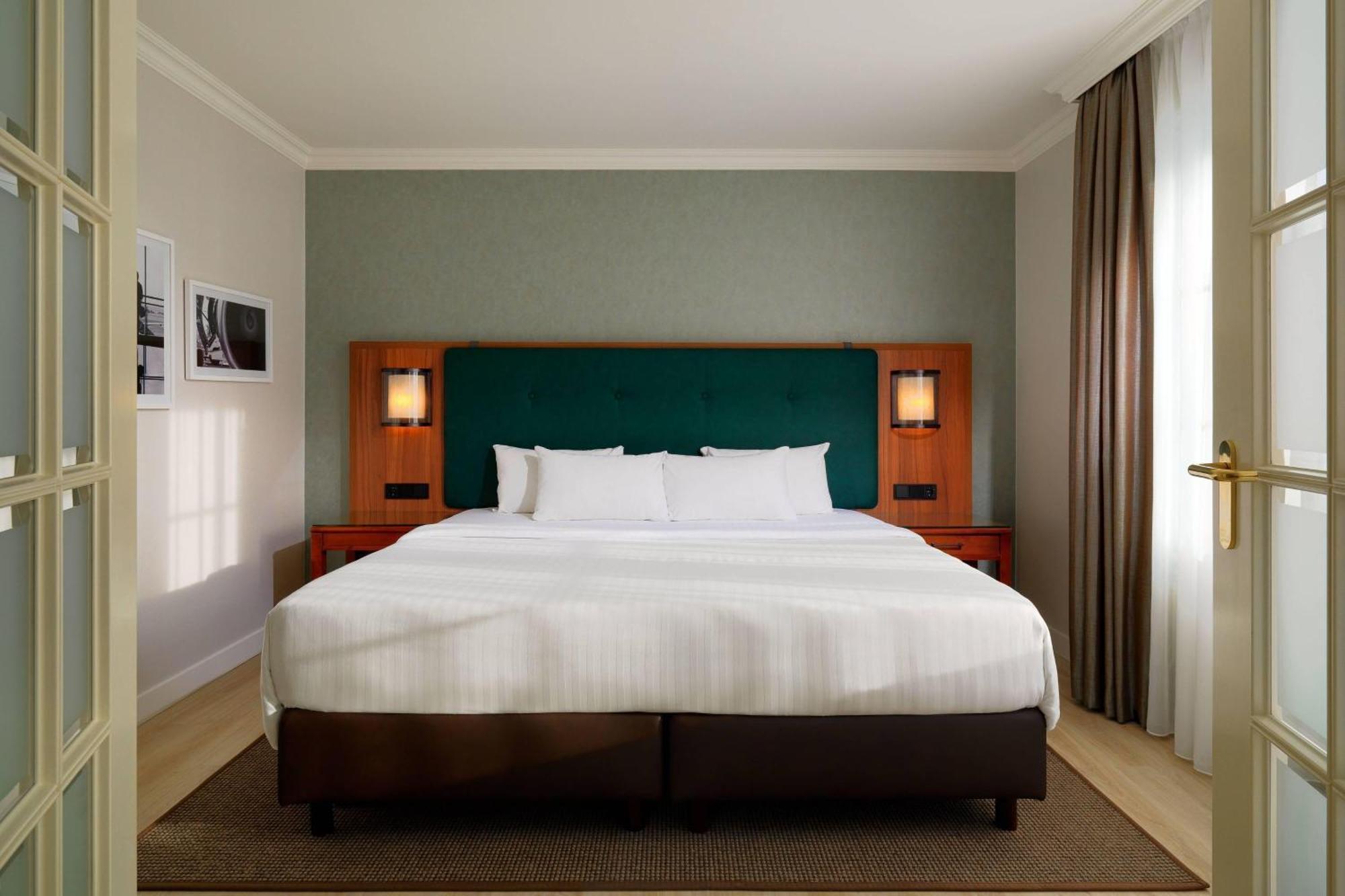 Courtyard By Marriott Hamburg Airport Hotell Exteriör bild