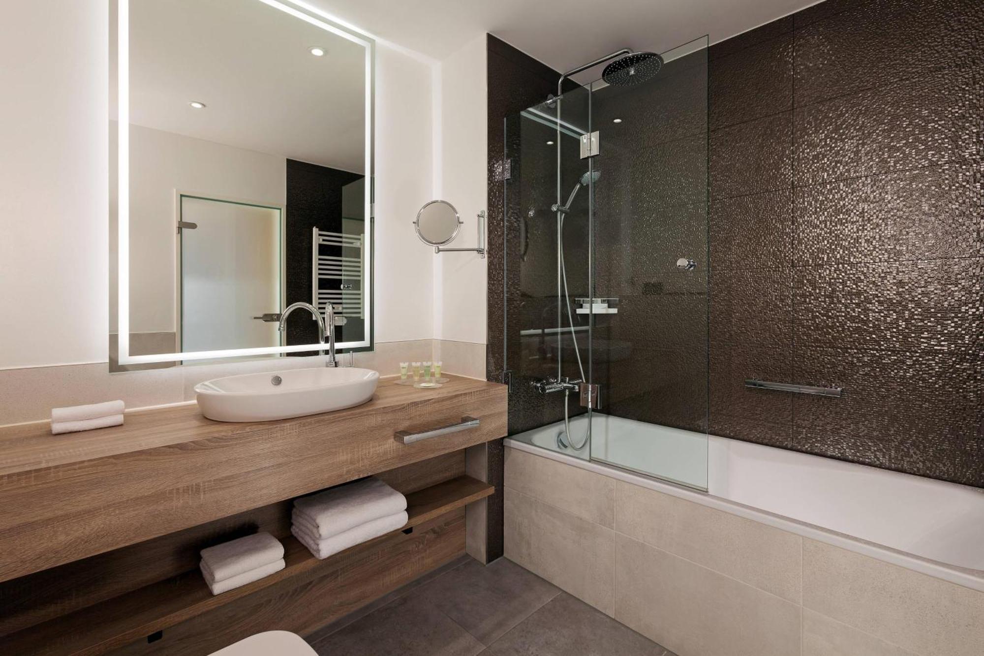 Courtyard By Marriott Hamburg Airport Hotell Exteriör bild