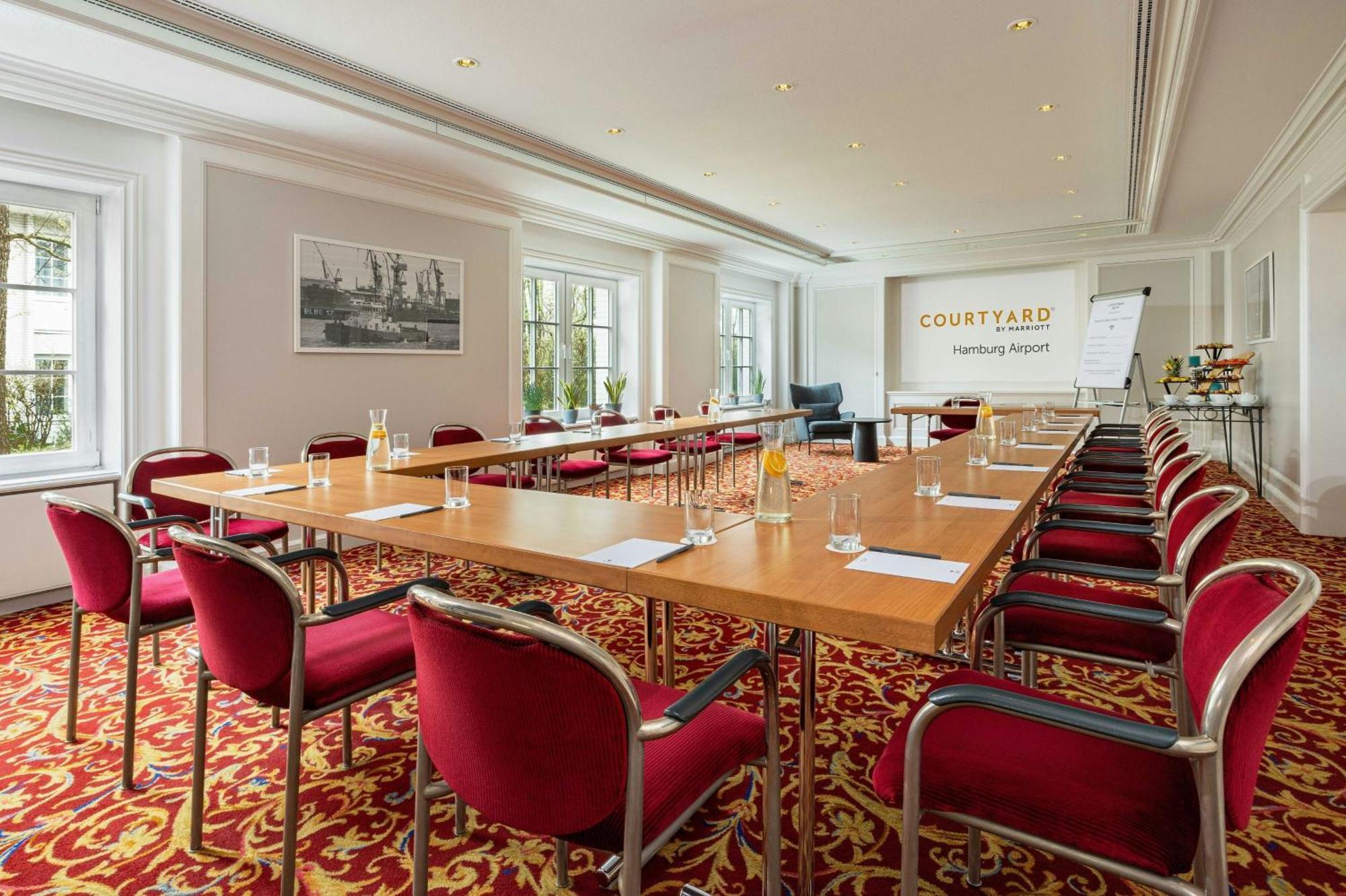 Courtyard By Marriott Hamburg Airport Hotell Exteriör bild