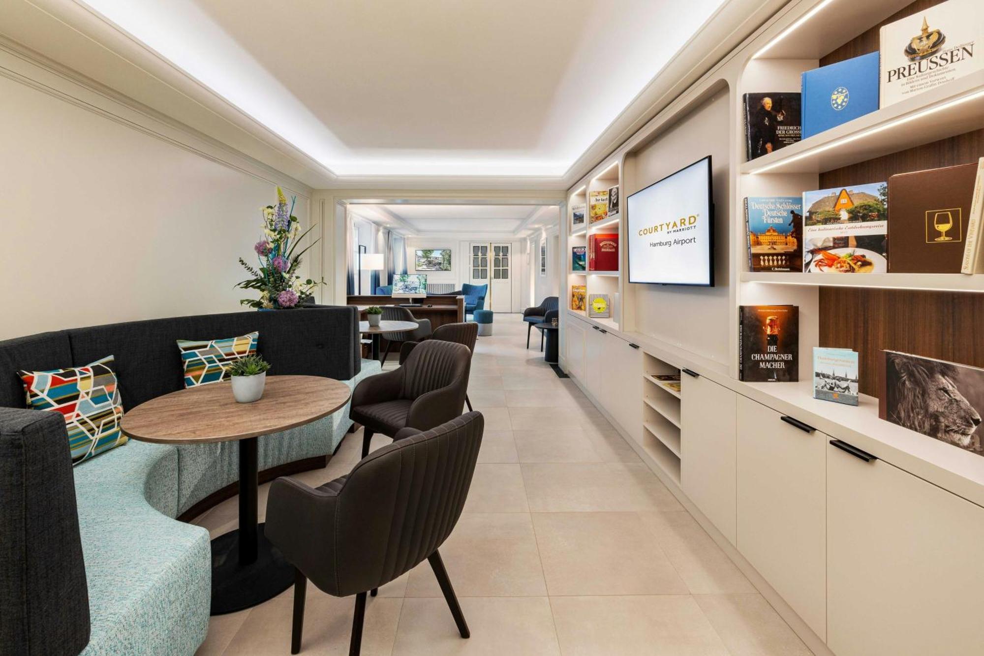 Courtyard By Marriott Hamburg Airport Hotell Exteriör bild