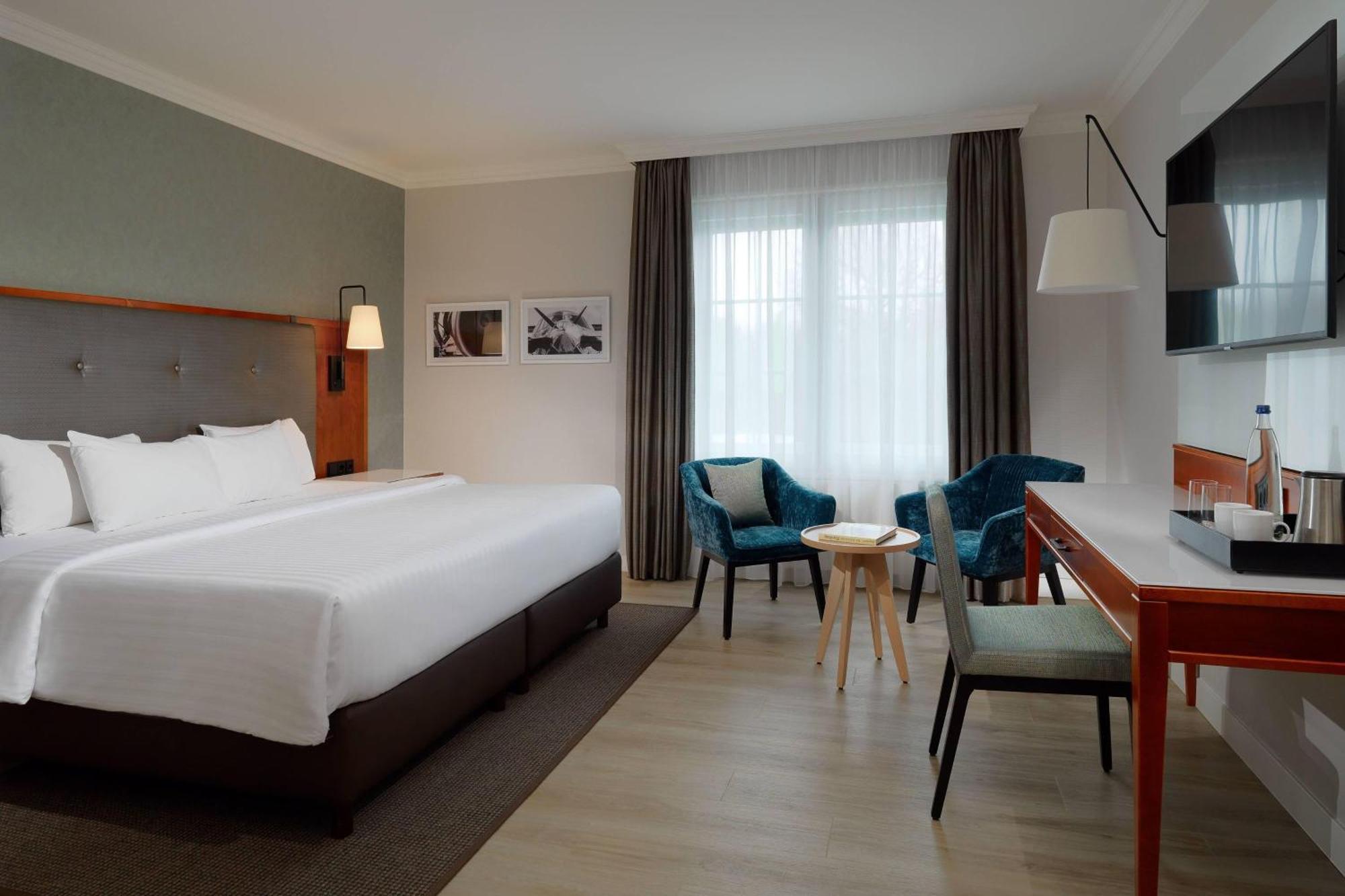 Courtyard By Marriott Hamburg Airport Hotell Exteriör bild