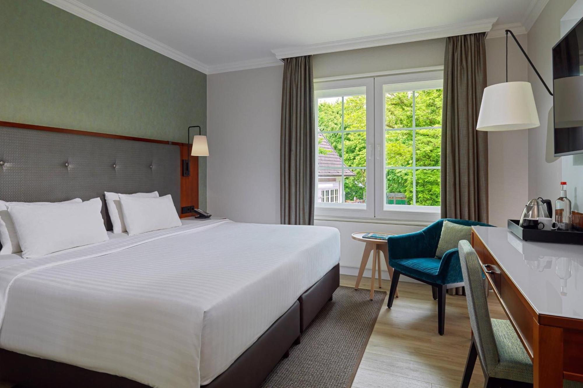 Courtyard By Marriott Hamburg Airport Hotell Exteriör bild