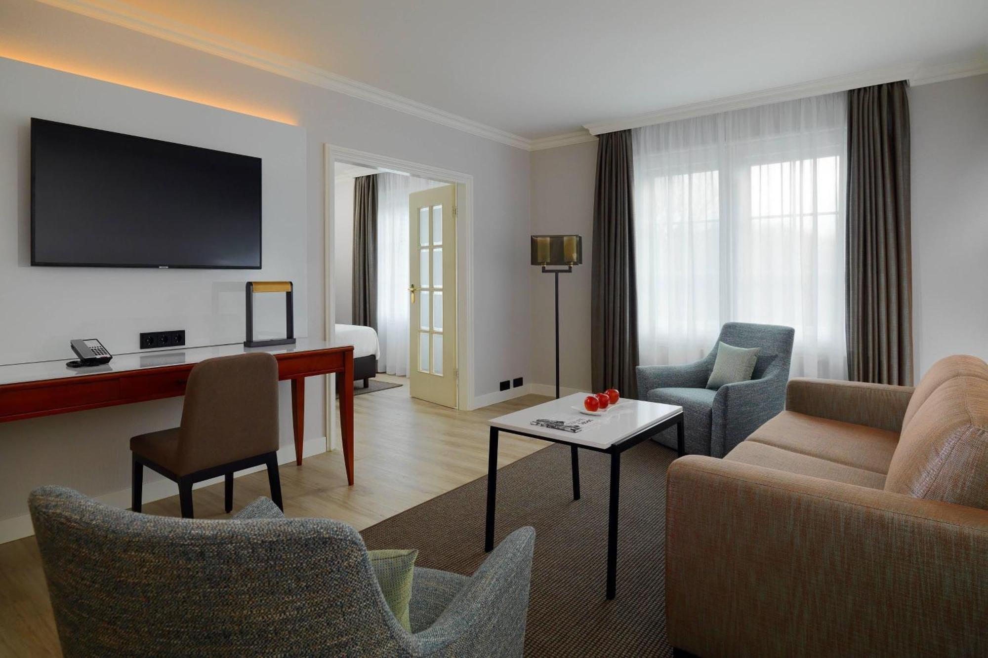 Courtyard By Marriott Hamburg Airport Hotell Exteriör bild