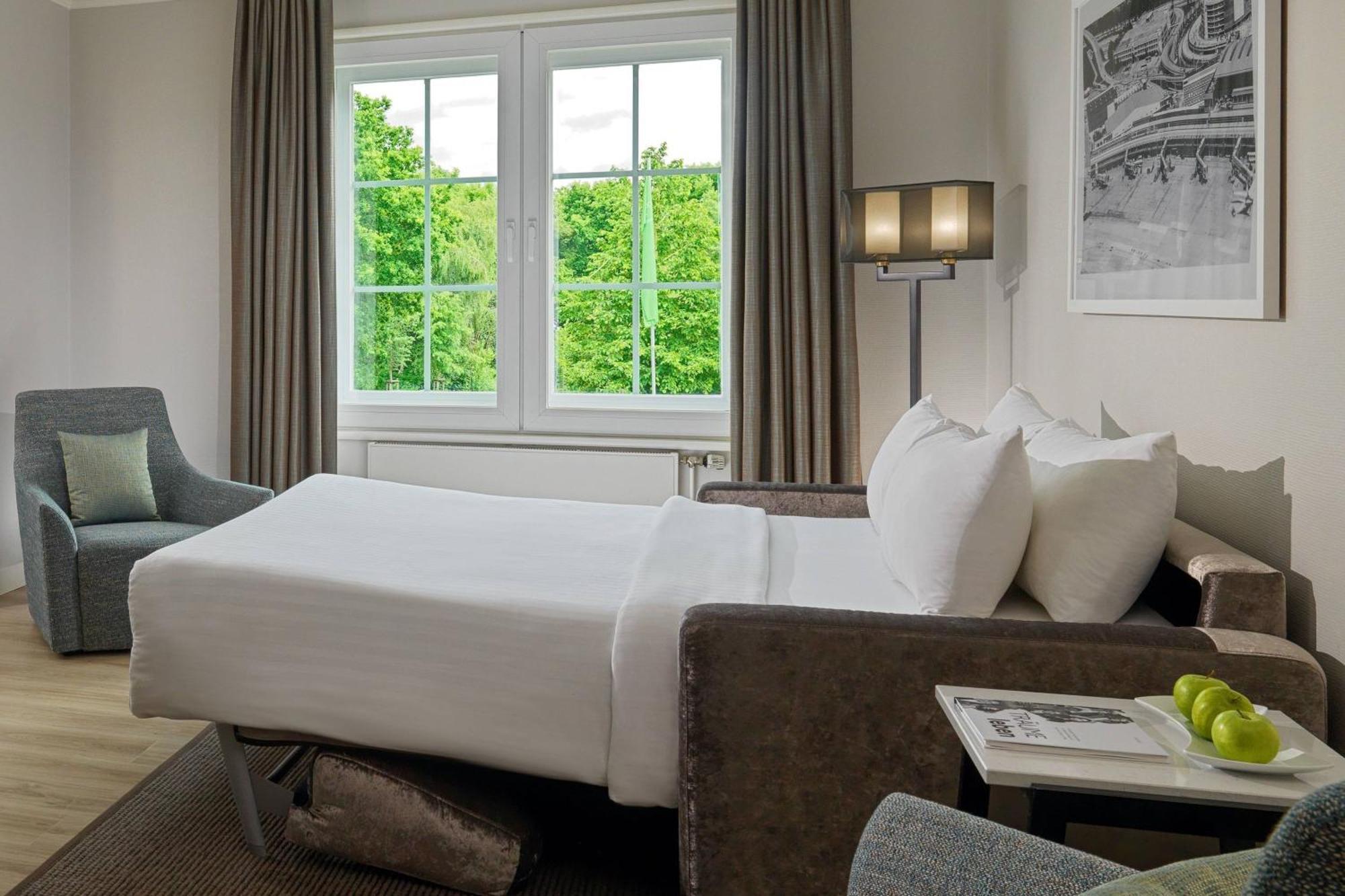 Courtyard By Marriott Hamburg Airport Hotell Exteriör bild