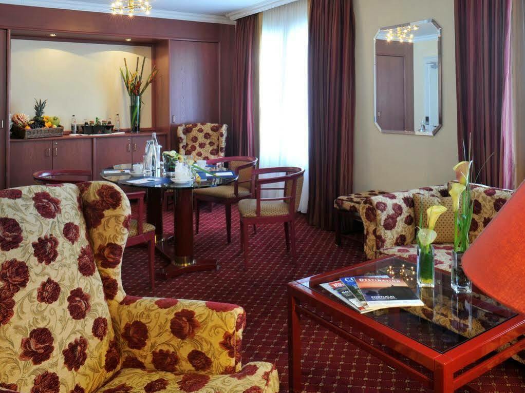 Courtyard By Marriott Hamburg Airport Hotell Exteriör bild
